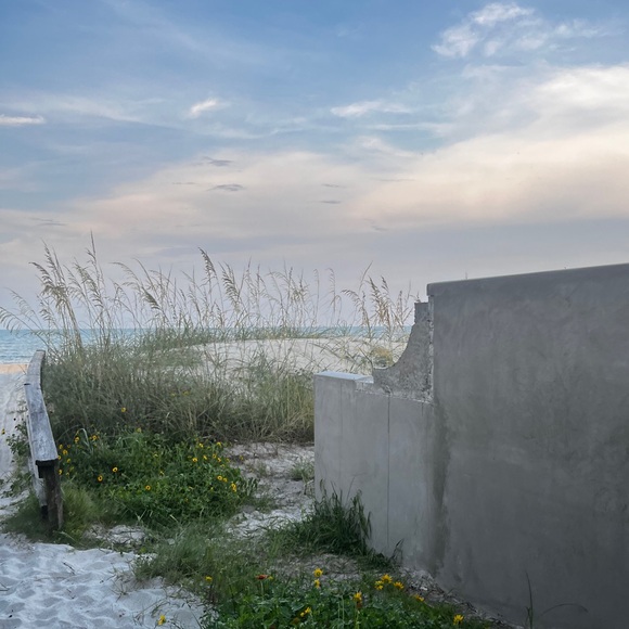 Meet your Posher, Hannah <3 - Picture 4 of 5